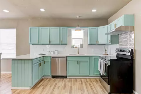 Kitchen - 414 E Perkins Ave, Guthrie, OK 73044 photo 4 of 6