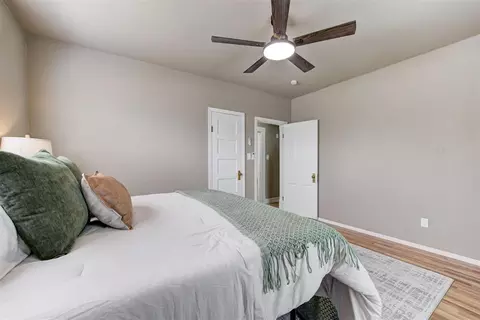Bedroom - 414 E Perkins Ave, Guthrie, OK 73044 photo 3 of 5