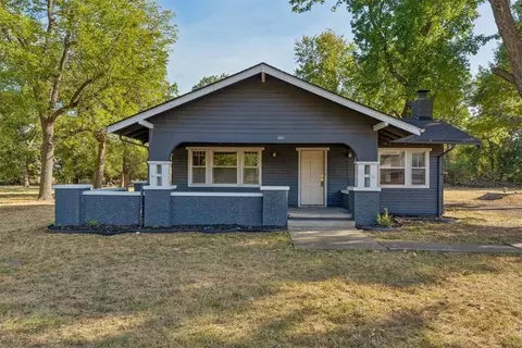 Exterior - 401 E Van Buren St, Crescent, OK 73028 photo 2 of 12