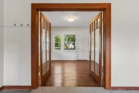 Entry Way - 401 E Van Buren St, Crescent, OK 73028 photo 1 of 1