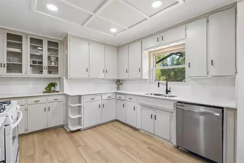 Kitchen - 401 E Van Buren St, Crescent, OK 73028 photo 3 of 5