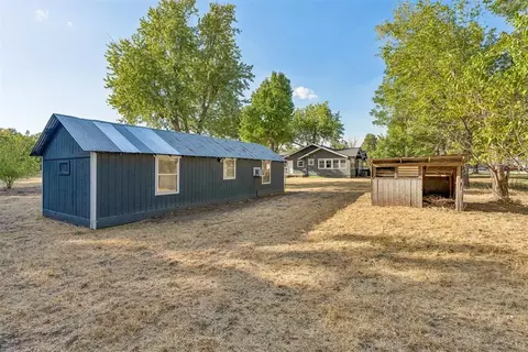 Exterior - 401 E Van Buren St, Crescent, OK 73028 photo 11 of 12