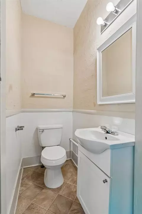 Bath - 401 E Van Buren St, Crescent, OK 73028 photo 4 of 5