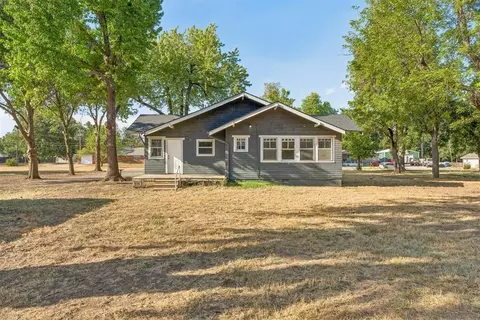 Exterior - 401 E Van Buren St, Crescent, OK 73028 photo 12 of 12