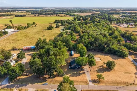 View/Area - 401 E Van Buren St, Crescent, OK 73028 photo 2 of 4