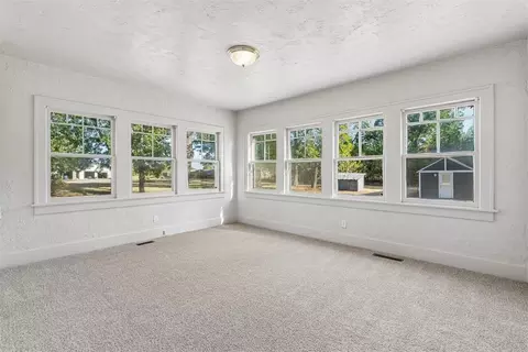 Living - 401 E Van Buren St, Crescent, OK 73028 photo 8 of 8