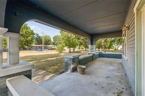 Exterior - 401 E Van Buren St, Crescent, OK 73028 photo 8 of 12