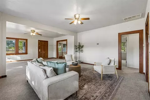 Living - 401 E Van Buren St, Crescent, OK 73028 photo 4 of 8
