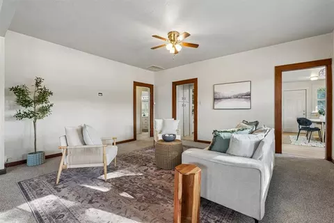 Living - 401 E Van Buren St, Crescent, OK 73028 photo 5 of 8