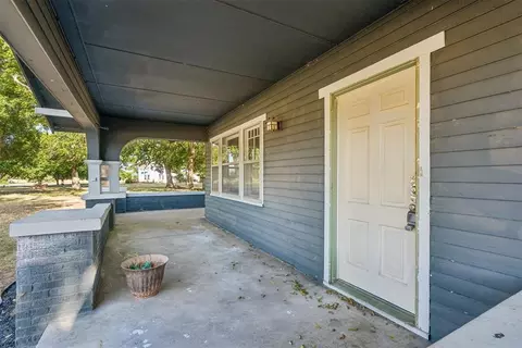 Exterior - 401 E Van Buren St, Crescent, OK 73028 photo 7 of 12