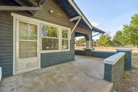 Exterior - 401 E Van Buren St, Crescent, OK 73028 photo 6 of 12
