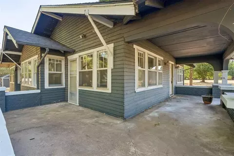 Exterior - 401 E Van Buren St, Crescent, OK 73028 photo 5 of 12
