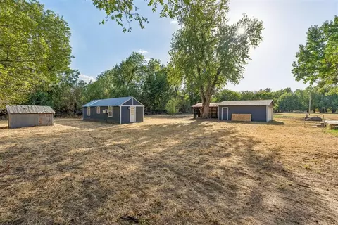 Exterior - 401 E Van Buren St, Crescent, OK 73028 photo 10 of 12