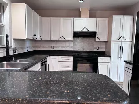 Kitchen - 2932 Laurel Cir, Altus, OK 73521 photo 1 of 2