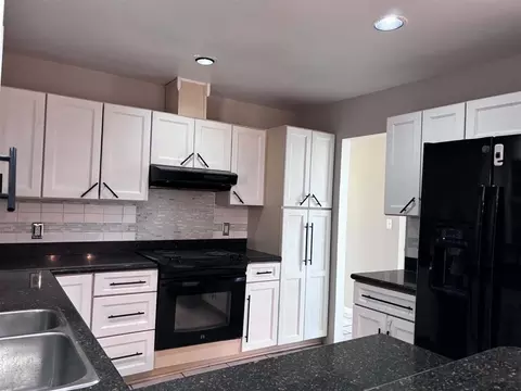 Kitchen - 2932 Laurel Cir, Altus, OK 73521 photo 2 of 2