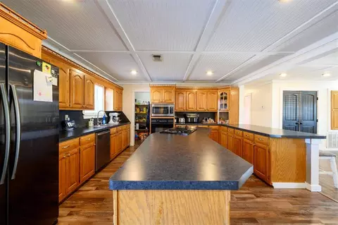 Kitchen - 237 Baggs Hill Ln, Broken Bow, OK 74728 photo 3 of 5