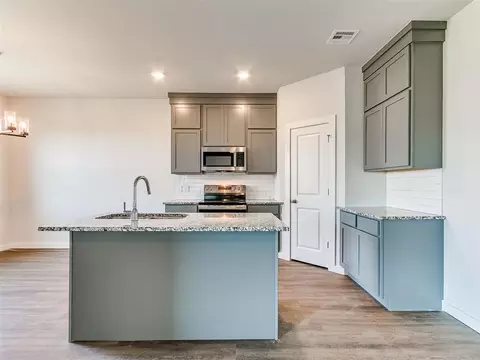 Kitchen - 1713 Oak Way, Tuttle, OK 73089 photo 2 of 10