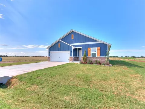 Exterior - 1713 Oak Way, Tuttle, OK 73089 photo 7 of 12