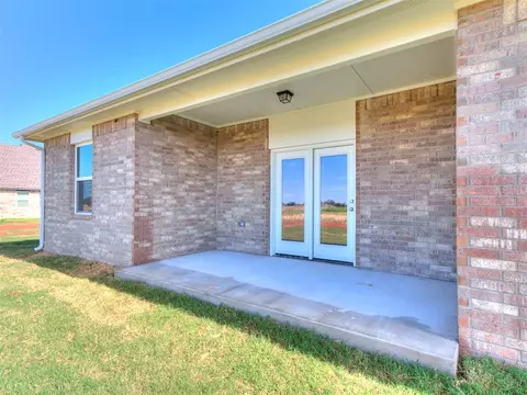 Exterior - 1713 Oak Way, Tuttle, OK 73089 photo 4 of 12