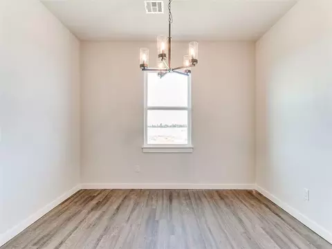 Dining - 1713 Oak Way, Tuttle, OK 73089 photo 2 of 2
