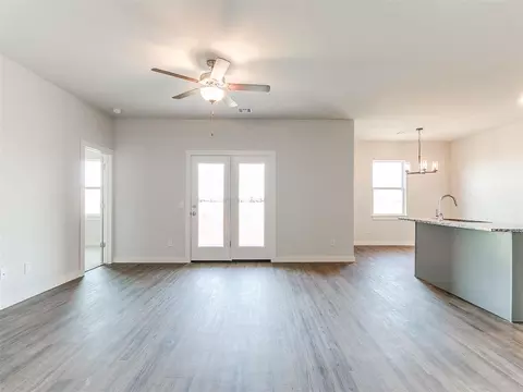 Living - 1713 Oak Way, Tuttle, OK 73089 photo 2 of 3