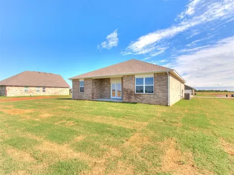 Exterior - 1713 Oak Way, Tuttle, OK 73089 photo 11 of 12
