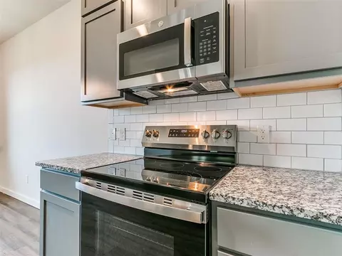 Kitchen - 1713 Oak Way, Tuttle, OK 73089 photo 8 of 10