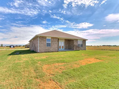 Exterior - 1713 Oak Way, Tuttle, OK 73089 photo 10 of 12