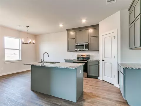 Kitchen - 1713 Oak Way, Tuttle, OK 73089 photo 1 of 10