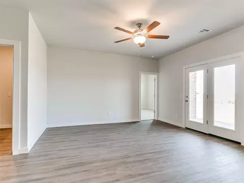 Living - 1713 Oak Way, Tuttle, OK 73089 photo 3 of 3