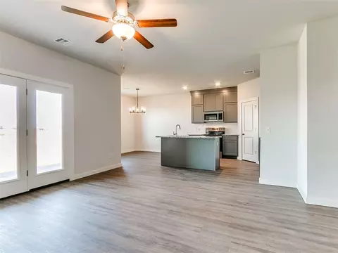 Living - 1713 Oak Way, Tuttle, OK 73089 photo 1 of 3