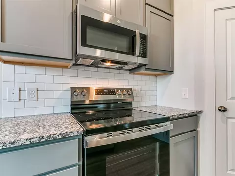 Kitchen - 1713 Oak Way, Tuttle, OK 73089 photo 7 of 10