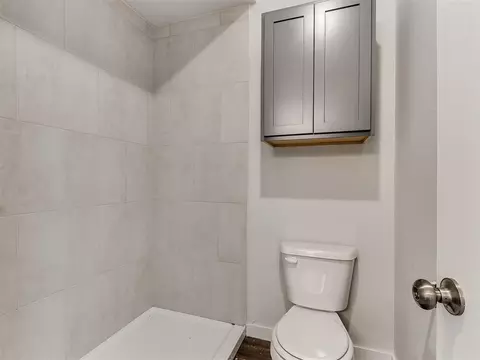Bath - 1713 Oak Way, Tuttle, OK 73089 photo 3 of 5