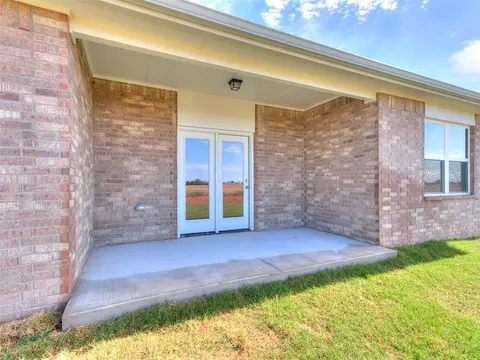 Exterior - 1713 Oak Way, Tuttle, OK 73089 photo 5 of 12