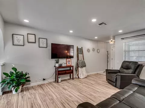 Living - 3216 E Noble Dr, Edmond, OK 73034 photo 4 of 4