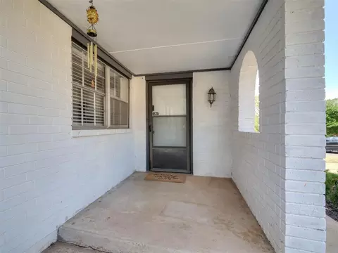Exterior - 3216 E Noble Dr, Edmond, OK 73034 photo 3 of 6