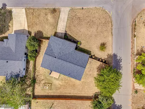 View/Area - 3216 E Noble Dr, Edmond, OK 73034 photo 3 of 5