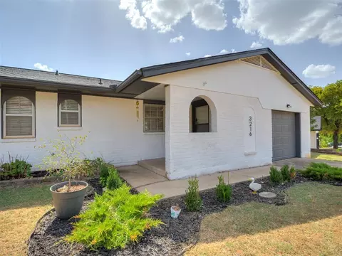 Exterior - 3216 E Noble Dr, Edmond, OK 73034 photo 2 of 6