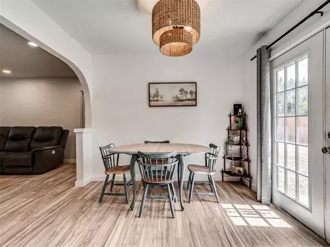 Dining - 3216 E Noble Dr, Edmond, OK 73034 photo 1 of 2