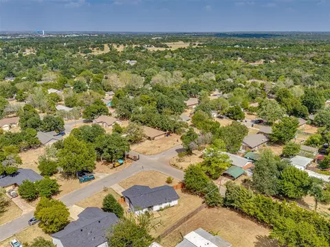 View/Area - 3216 E Noble Dr, Edmond, OK 73034 photo 5 of 5