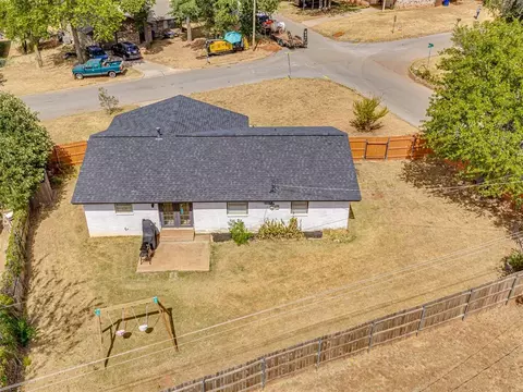 View/Area - 3216 E Noble Dr, Edmond, OK 73034 photo 2 of 5