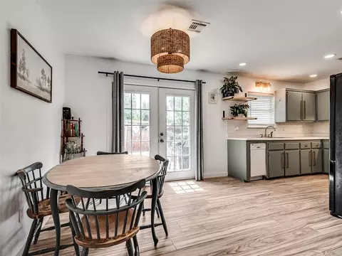 Dining - 3216 E Noble Dr, Edmond, OK 73034 photo 2 of 2