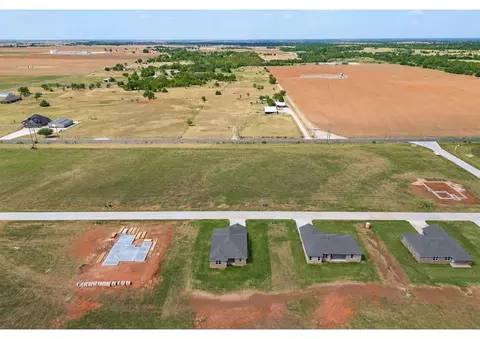 View/Area - 1721 Elm Cir, Tuttle, OK 73089 photo 5 of 7