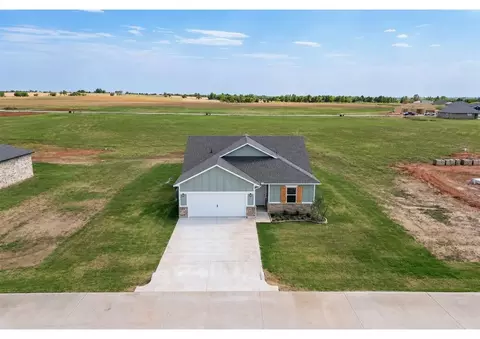 View/Area - 1721 Elm Cir, Tuttle, OK 73089 photo 1 of 7