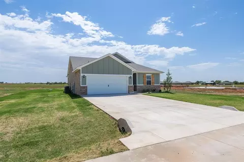 Exterior - 1721 Elm Cir, Tuttle, OK 73089 photo 5 of 9