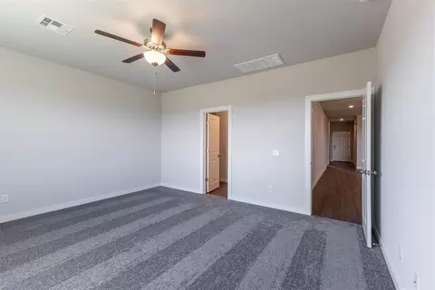 Bedroom - 1721 Elm Cir, Tuttle, OK 73089 photo 2 of 4