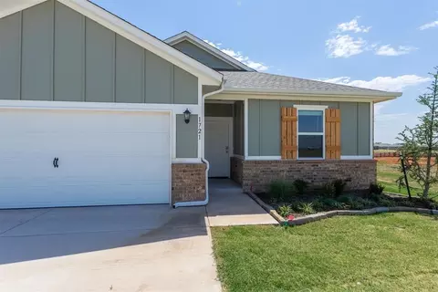 Exterior - 1721 Elm Cir, Tuttle, OK 73089 photo 4 of 9
