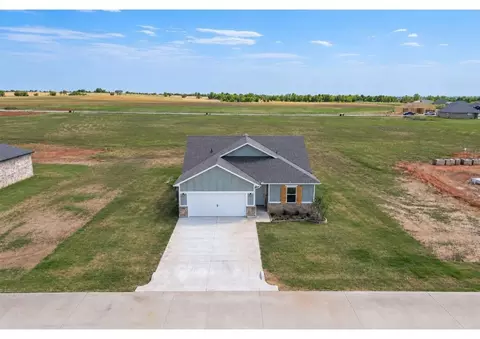 View/Area - 1721 Elm Cir, Tuttle, OK 73089 photo 2 of 7