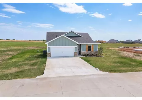 Exterior - 1721 Elm Cir, Tuttle, OK 73089 photo 8 of 9