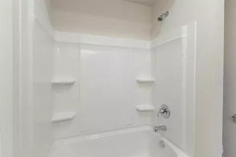 Bath - 1721 Elm Cir, Tuttle, OK 73089 photo 8 of 9